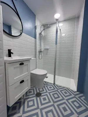 a bathroom with a toilet and a shower at Apartamento Relax junto al Mar in El Puerto de Santa María
