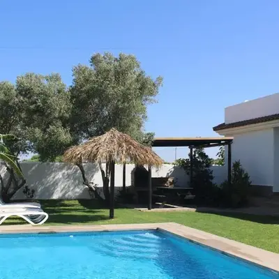 Chalet con piscina privada en Conil