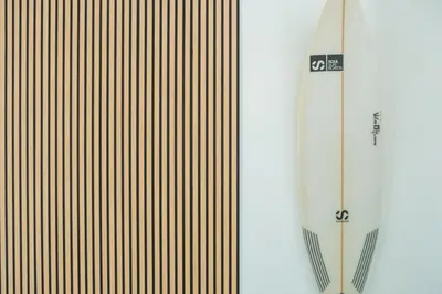 a surfboard leaned up against a wall next to at Increíble Villa en campo de golf in Novo Sancti Petri