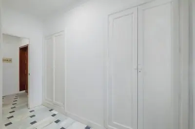 a hallway with white closets and a white wall at Cadizz- Andalusian Green Palace - ideal familias centro del Puerto Santa María in El Puerto de Santa María