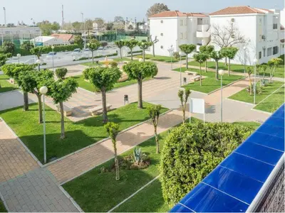 an aerial view of a park with palm trees at Pinar de la Almadraba, Apartamentos Living Sur in Rota