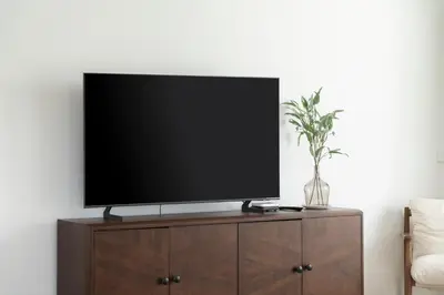 a flat screen tv sitting on top of a wooden cabinet at Casa Aura in Novo Sancti Petri