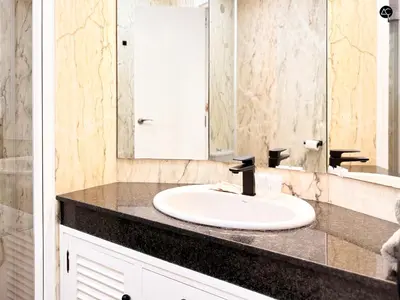 a bathroom with a sink and a mirror at Apartamento La Caleta Grupo AC Gestion in Cádiz