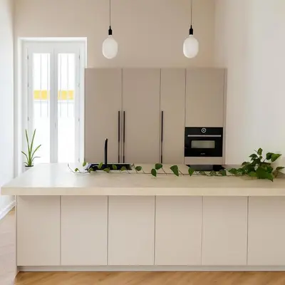 a kitchen with white cabinets and a counter top at Preciosa villa con patio céntrica in San Fernando