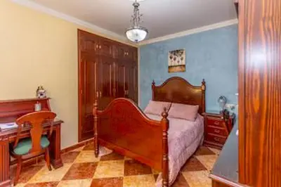 a bedroom with a bed and a desk and a desk at Villa Stella maison entre Séville et Cadix in Lebrija