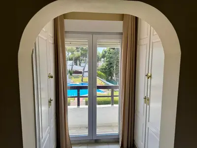 an archway leading to a door with a view of a pool at Apartamento Vista Hermosa Grupo AC Gestion in El Puerto de Santa María