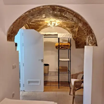a room with a room with a bunk bed at Habitación con baño privado in Sanlúcar de Barrameda