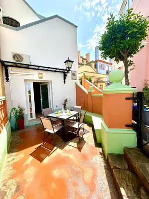 a patio with a table and chairs on a balcony at GATU Coqueto in El Puerto de Santa María