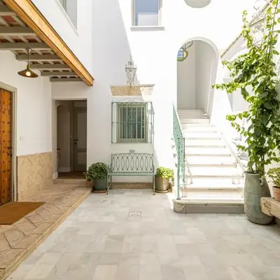 La Casa de la Plaza del Arroyo - Traditional Luxury in Jerez