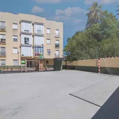 Acogedor apartamento con parque infantil