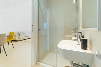 a bathroom with a sink and a glass shower at Lujoso chalet con jardín privado a 300 metros de la playa in Conil de la Frontera