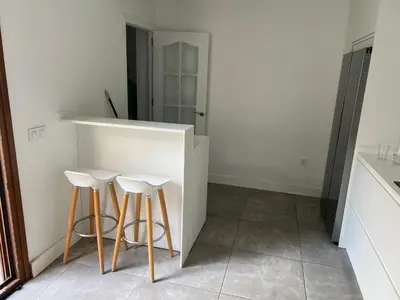 a kitchen with two stools and a counter at Casa Flamenco in El Cuervo