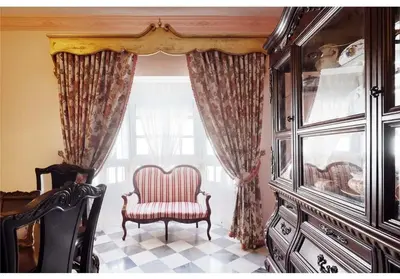 a living room with a chair and a window at Casa Palacete en el corazón de Cádiz in Paterna de Rivera