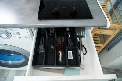 a drawer in a washing machine with utensils at Apartamento La Catavina in Jerez de la Frontera