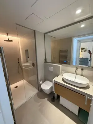 a bathroom with a sink and a toilet and a shower at Apartamento RG Acciona Vistahermosa in El Puerto de Santa María