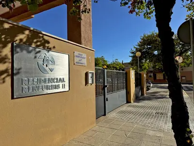a sign on the side of a building at Apartamento Renfurbis - Ole Solutions in Jerez de la Frontera