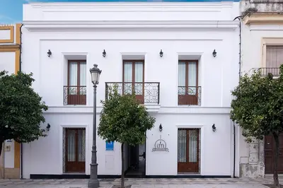 a white building with windows and a street light at AT La Maquinilla in Jerez de la Frontera