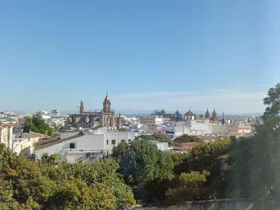 a view of a city with buildings and trees at piso LuMa in Jerez de la Frontera