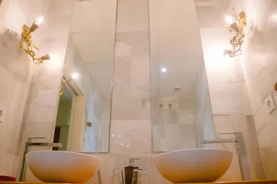a bathroom with two sinks and a mirror at Apartamento Bizcocheros con piscina y jardín privado in Jerez de la Frontera
