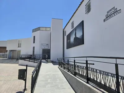 a white building with a sign on the side of it at Apartamento Fino in Jerez de la Frontera