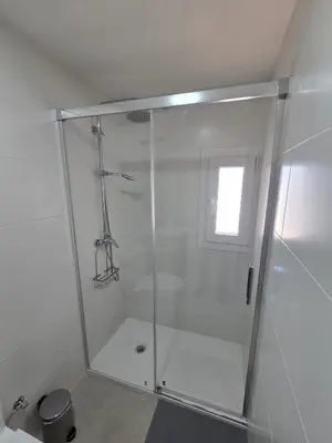 a shower with a glass door in a bathroom at Apartamento El Taranto in Jerez de la Frontera