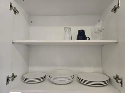 two stacks of plates on shelves in a kitchen at Apartamento El Taranto in Jerez de la Frontera