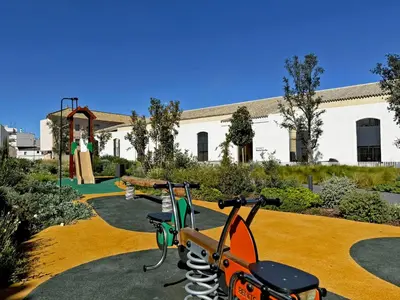 two bikes parked in a park with a playground at Sherry de la Riva - Ole Solutions in Jerez de la Frontera
