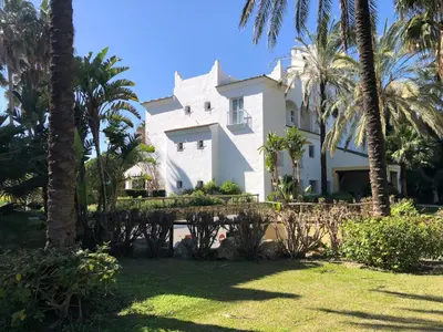 a view of the golf course from the balcony of a house at Sonnige und ruhige Ferienwohnung am Golfplatz von Costa Ballena in Rota