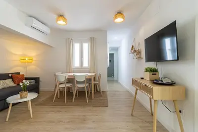 a living room with a table and a dining room at Allo Apartments Morenos I 2ºC Centro 1 habitación in Jerez de la Frontera