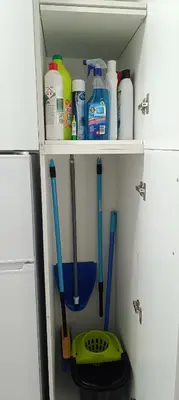 a cabinet with toothbrushes and other cleaning products in it at Apartamento El Albero in Jerez de la Frontera