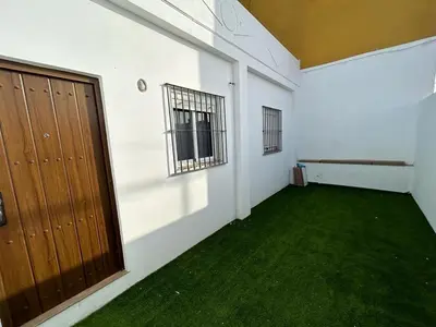 an empty room with a door and green grass at casa comoda sanluca in Monte Olivete