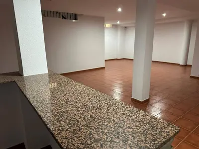a room with a counter top and a tile floor at Villa Atlántida-Playa La Barrosa in Chiclana de la Frontera