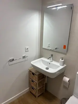 a bathroom with a sink and a mirror at Ático Roomy in Jerez de la Frontera