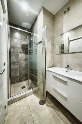 a bathroom with a shower and a sink at Apartamento Luz de Cádiz in Cádiz