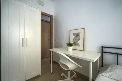 a bedroom with a white desk and a bed at Apartamento Playa de Cádiz in Cádiz
