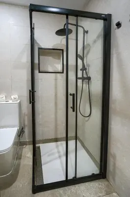 a glass shower in a bathroom with a toilet at Apartamento Playa de Cádiz in Cádiz