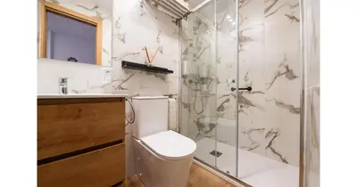 a bathroom with a toilet and a shower at YourHouse Apartamentos Andasol BB in Chipiona