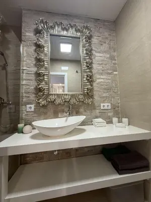 a bathroom with a sink and a mirror at GATU Prioral in El Puerto de Santa María