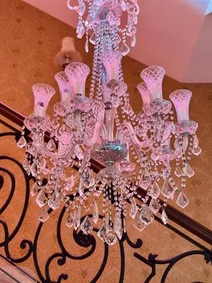 a pink chandelier in front of a mirror at Hs Nieves Centro in Chipiona