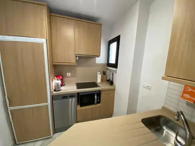 a kitchen with a dishwasher and a washing machine at Dúplex Casco Histórico, terraza, garaje in Sanlúcar de Barrameda
