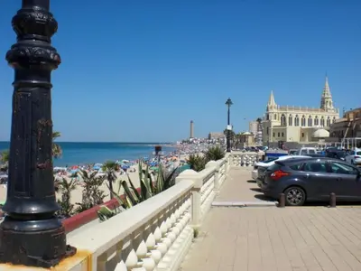 a group of people on a beach with the ocean at Apartment Penthouse- Klimatisierung- Strand und Sonne das ganze Jahr über by Interhome in Chipiona