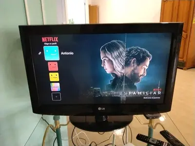 a computer monitor with a movie on the screen at Cádiz bahía in Cádiz