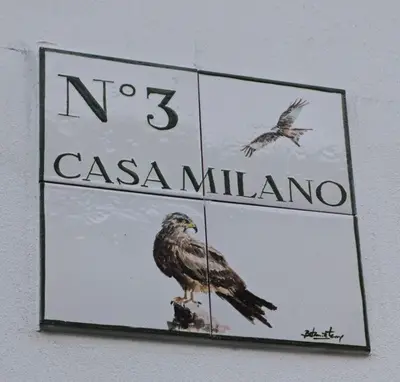 a sign with a bird sitting on top at Casa MILANO JEREZ 1 in Jerez de la Frontera