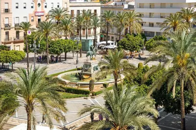 an aerial view of a city with palm trees at Casa MILANO JEREZ 1 in Jerez de la Frontera