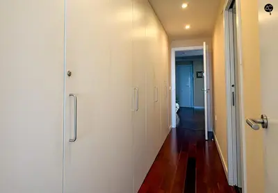 a hallway with white cabinets and a hallway leading to a bathroom at Pacifico Grupo AC Gestion in Cádiz