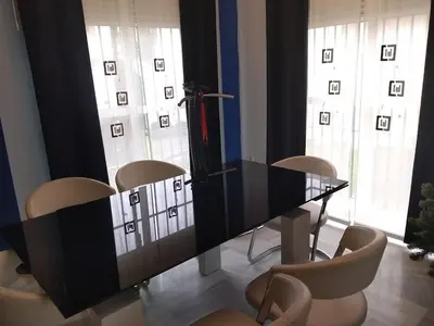 a black table and chairs in a room at En el centro de todo in Puerto Real