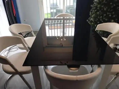 a black table with chairs and a plant on it at En el centro de todo in Puerto Real
