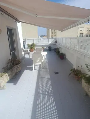 a patio with a table and chairs on a balcony at Ático en San Fernando in San Fernando
