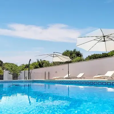 Stunning Home In Chiclana De La Fronter