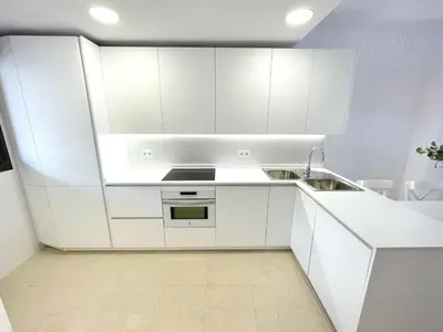 a white kitchen with white cabinets and a sink at El Arrecife - Apartamento a 2 minutos de la playa en El Puerto de Santa María in El Puerto de Santa María